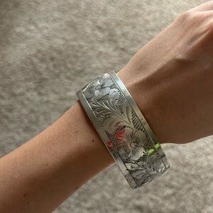 Elegant Silver Floral Bangle